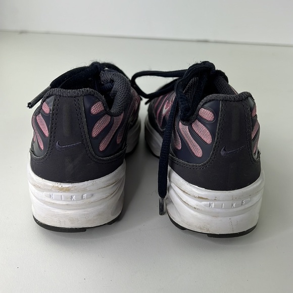 Girl's Nike Air Max Pink Charcoal Running Shoe size 11 - Picture 2 of 8